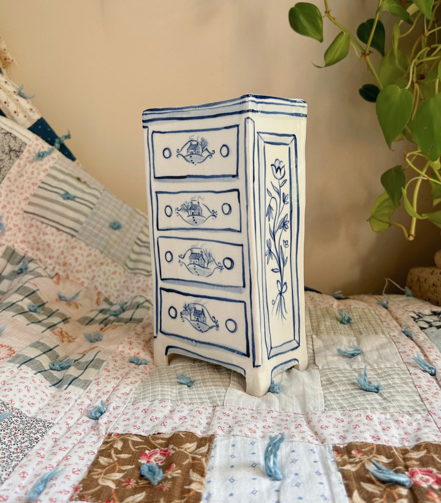 Cottage Dresser Vase