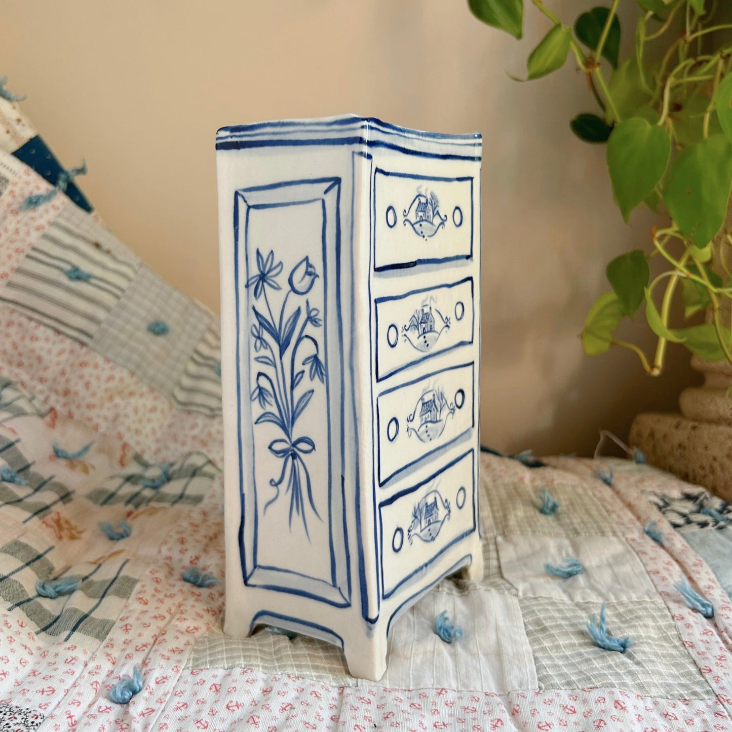 Cottage Dresser Vase