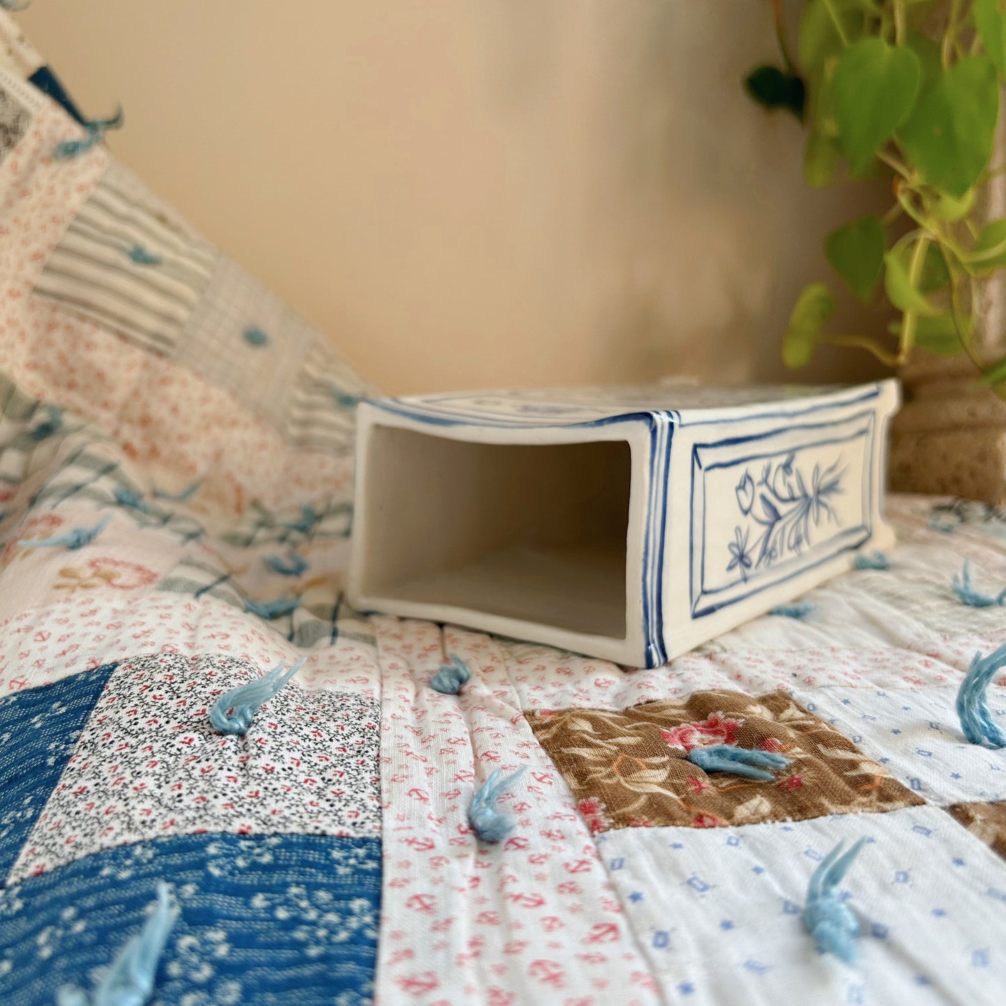 Cottage Dresser Vase