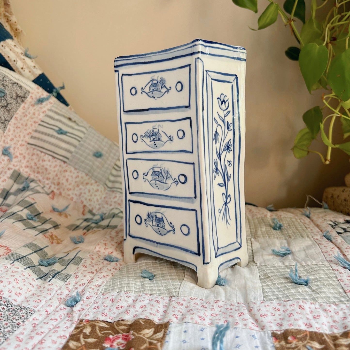 Cottage Dresser Vase